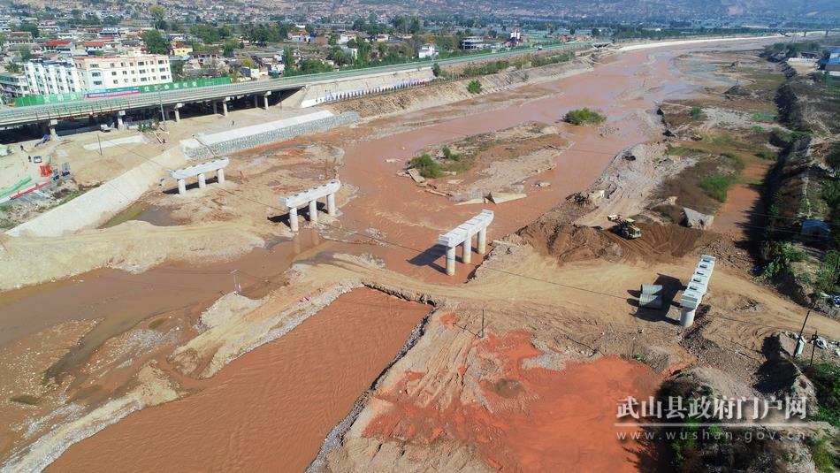 武山：洛门渭河大桥改建工程进展顺利开始架梁