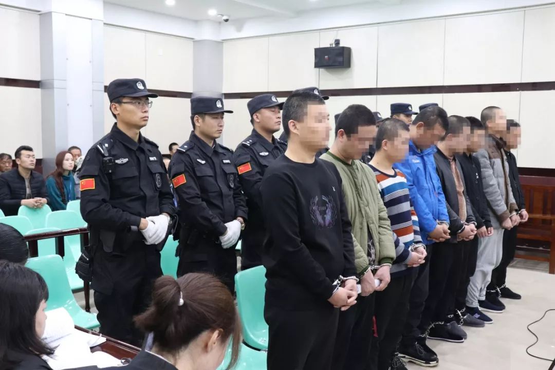 白银市平川区8人恶势力团伙犯罪案开庭受审