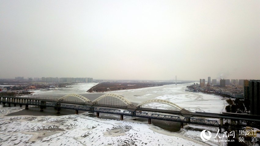 松花江干流哈尔滨段封冻。李刚 摄