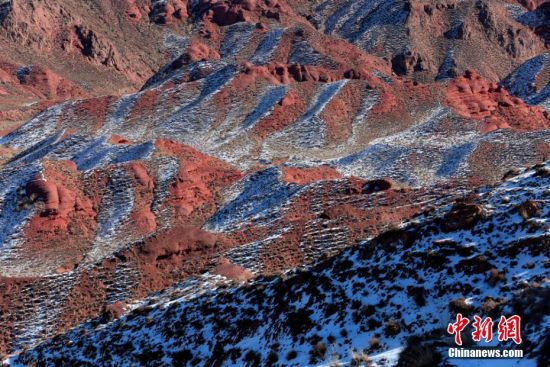 合黎山地是走廊平原与蒙古高原的过渡地带。 杨永伟 摄 合黎山地是走廊平原与蒙古高原的过渡地带。 杨永伟 摄
