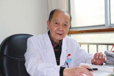 医者的五十年坚守记兰州市首批夕阳红专家李其棠