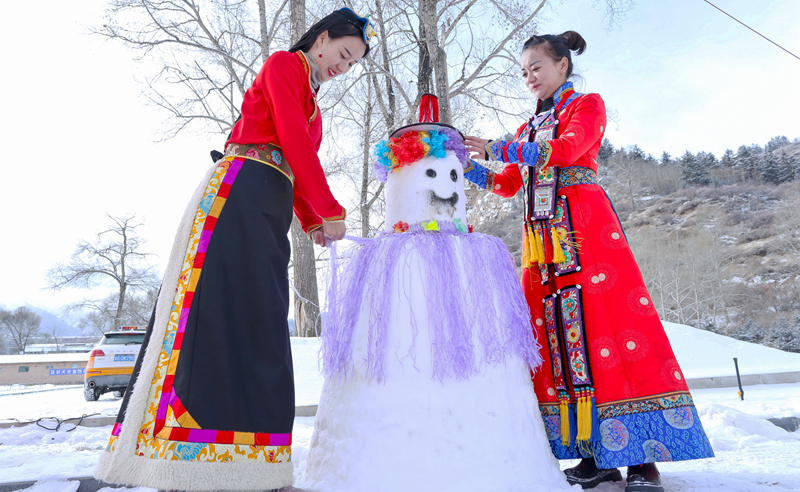 张掖：踏雪肃南胜景 激情冰雪世界（组图）