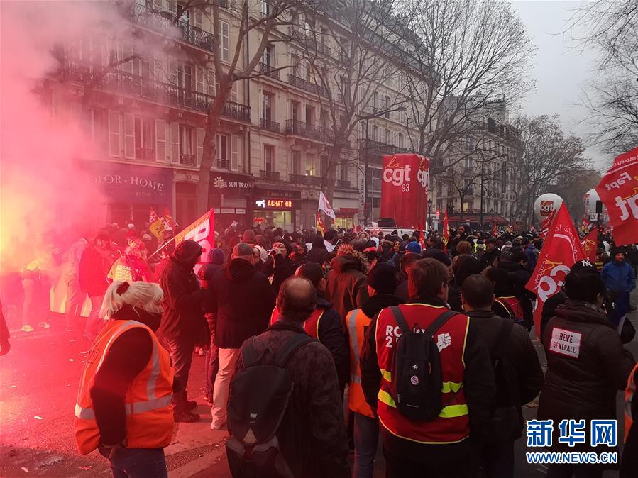 （国际）（3）法国爆发全国大罢工　上百名暴力示威者被逮捕