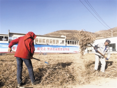 会宁田间地头的扶贫车间：“送岗上门、就近就地就业”得到百姓认可