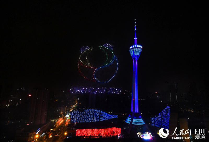 5G网络支持通讯的无人机变幻的图形（图片由主办方提供）