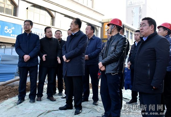 麦积区区长成少平督查商埠路埠北路地下商业街及火车站站前广场提升改造项目建设