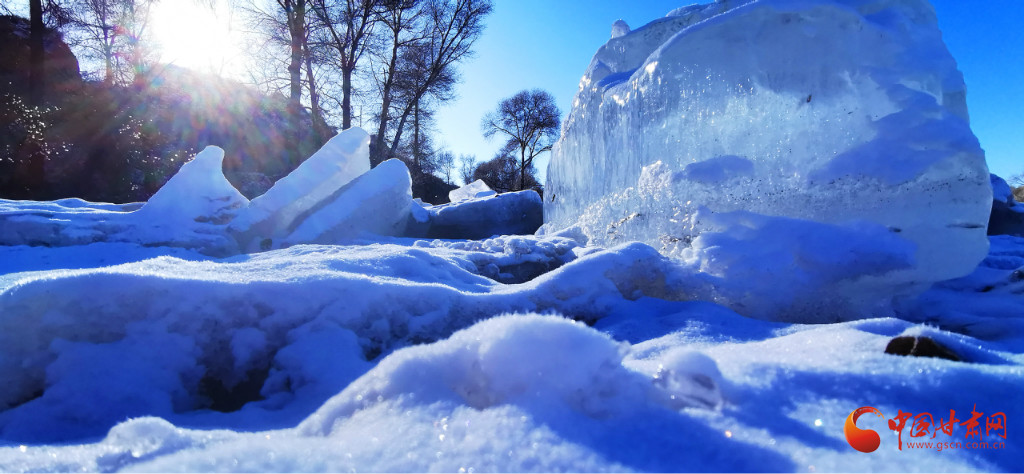 张掖肃南县：隆冬时节懈逅冰雪奇缘（高清组图）