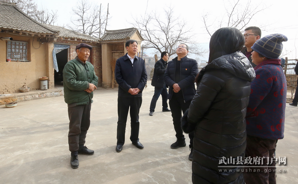 马勤学在咀头乡督查脱贫攻坚等工作