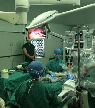 甘肃省首例第四代达芬奇机器人手术成功实施