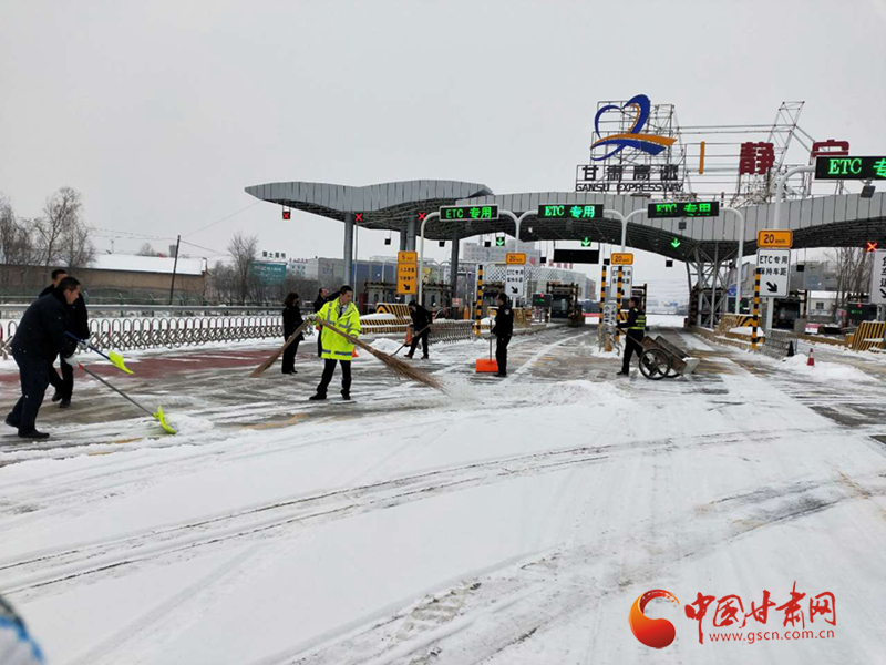 【聚焦2020春运】受降雪天气影响 甘肃多条高速公路临时交通管制