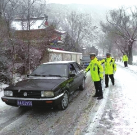 兰州市以雪为令护航春运