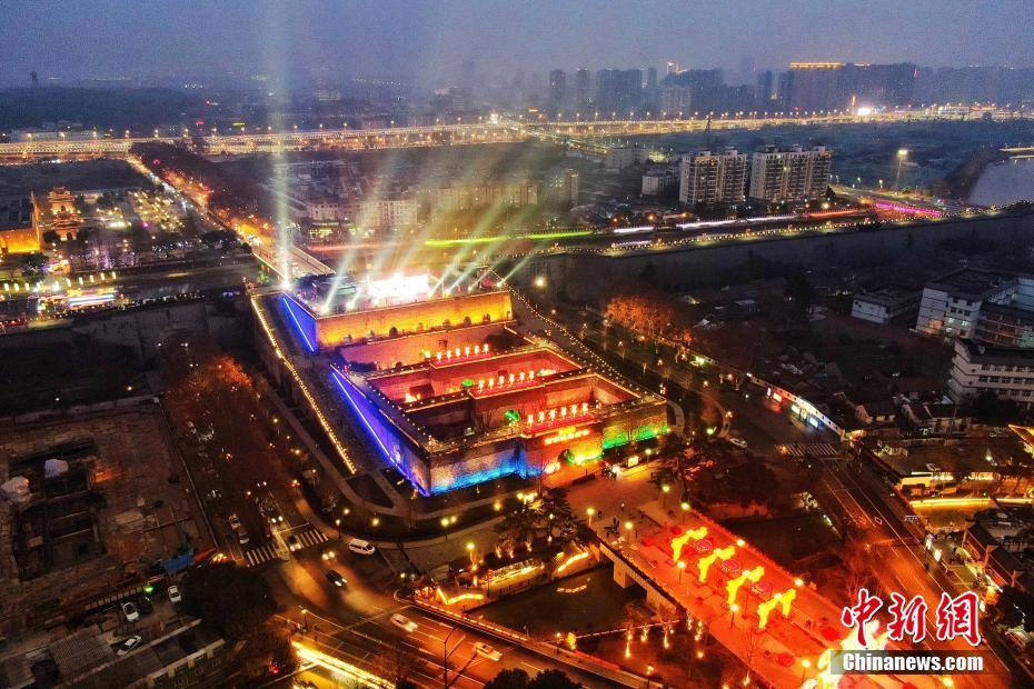 南京秦淮灯会亮灯洋溢浓浓年味