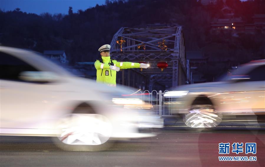 【新春走基层】交警的除夕