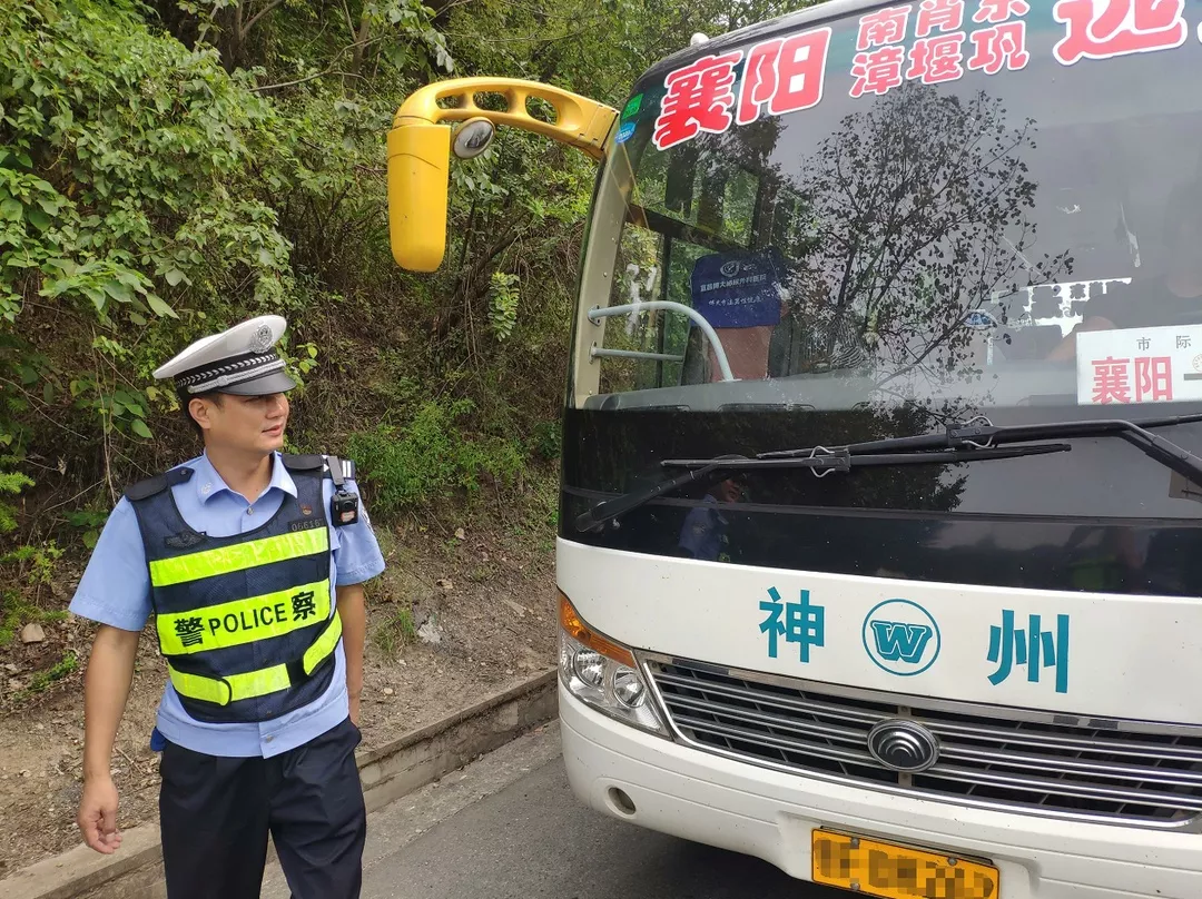 转发送别!40岁交警倒在了防疫一线 转发送别!40岁交警倒在了防疫一线