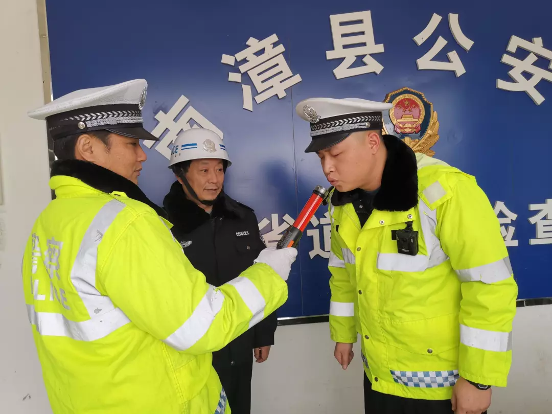 转发送别!40岁交警倒在了防疫一线 转发送别!40岁交警倒在了防疫一线