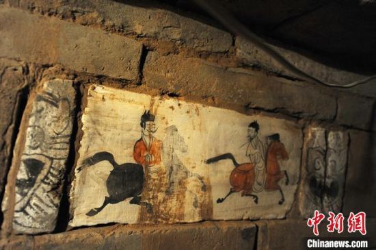 图为位于河西走廊张掖高台县骆驼城的魏晋墓画像砖。(资料图) 杨艳敏 摄 图为位于河西走廊张掖高台县骆驼城的魏晋墓画像砖。(资料图) 杨艳敏 摄