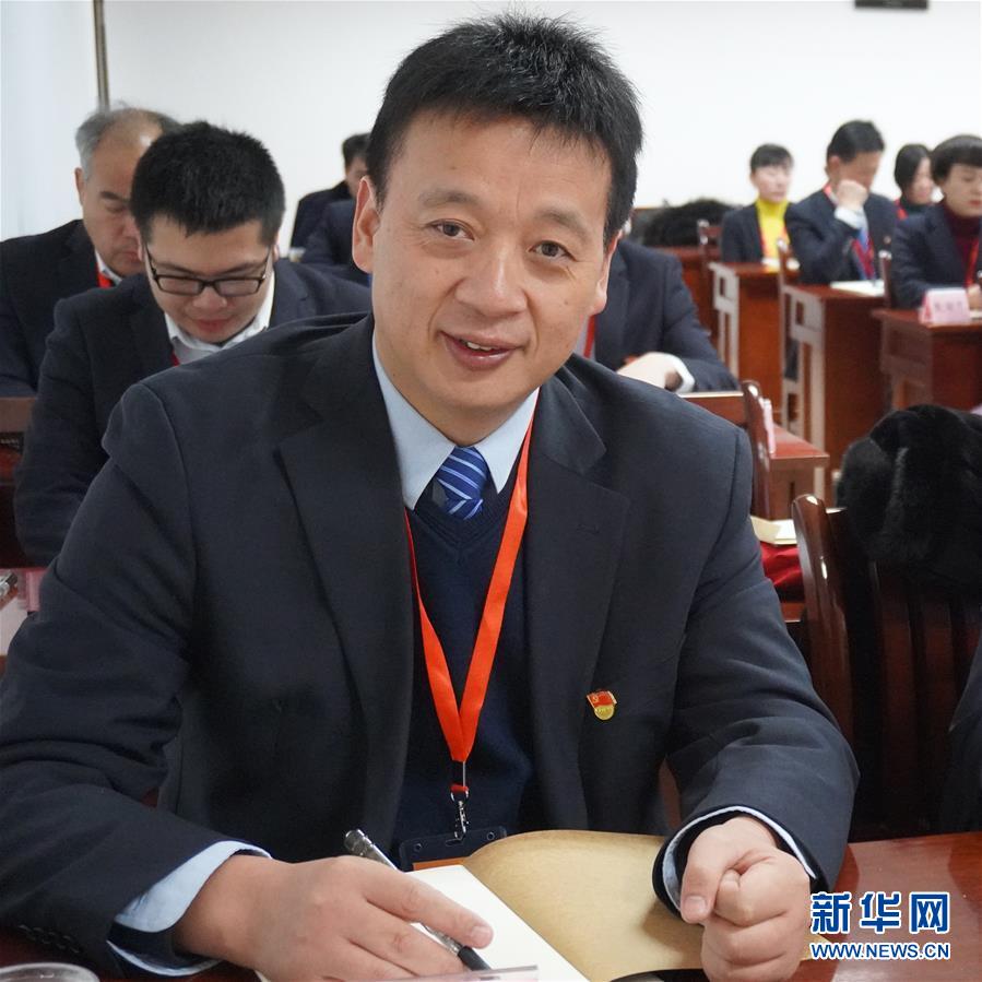 (新华全媒头条·图文互动)(4)沧海横流 英雄本色——致敬抗疫一线的勇士们