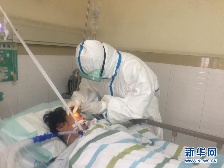 (一线抗疫群英谱·图文互动)(1)“尽己所能守护生命”——广东江门“90后”新婚夫妻齐赴战“疫”一线