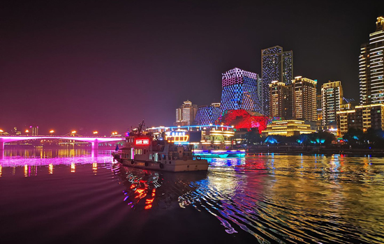 百里柳江夜游航线正式复航。王佳佳摄