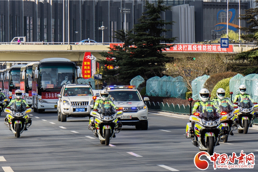 甘肃省第六批支援湖北医疗队凯旋归来 兰州公安交警最高礼遇护航（图）