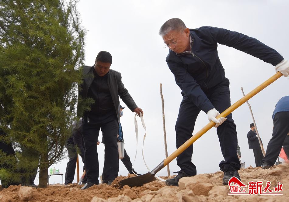 植绿正当时 天水万名干部群众共同义务植树