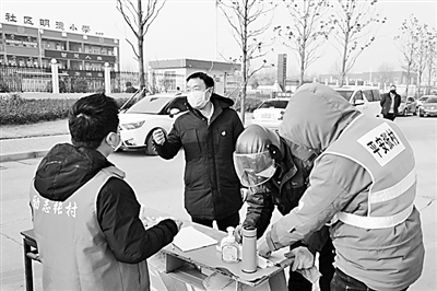 把提案议案写在抗击疫情的第一线——代表委员的抗疫日历 把提案议案写在抗击疫情的第一线——代表委员的抗疫日历