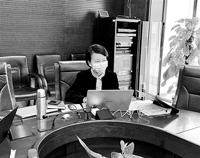 把提案议案写在抗击疫情的第一线——代表委员的抗疫日历 把提案议案写在抗击疫情的第一线——代表委员的抗疫日历