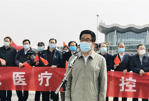 【凯旋】甘肃第四批援助湖北医疗队凯旋 林铎机场迎接