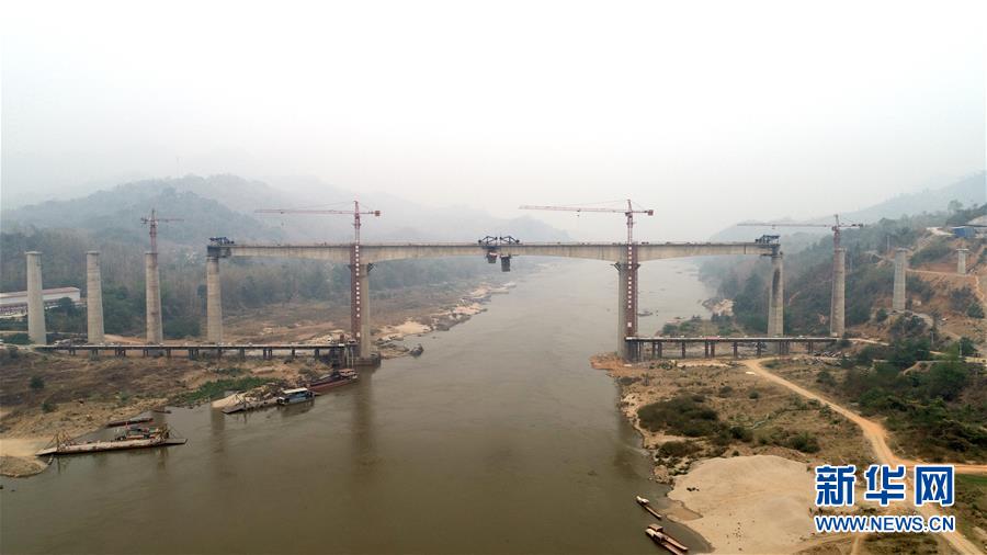 （国际）（3）中老铁路班纳汉湄公河特大桥合龙