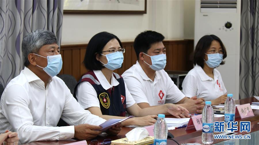 （国际疫情·XHDW）（1）中国赴缅医疗专家组向中资企业等传授防疫知识