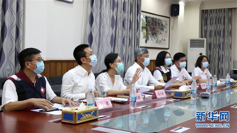 （国际疫情·XHDW）（3）中国赴缅医疗专家组向中资企业等传授防疫知识