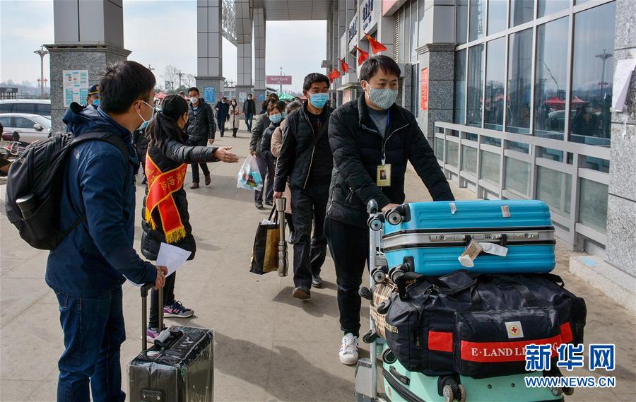 (在习近平新时代中国特色社会主义思想指引下——新时代新作为新篇章·习近平总书记关切事·图文互动)(3)让贫困劳动力端稳就业的“饭碗”——各地就业扶贫不松劲巩固脱贫成果