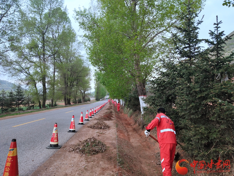 道路换“新颜” 渭源全面加强公路沿线环境综合整治（组图）