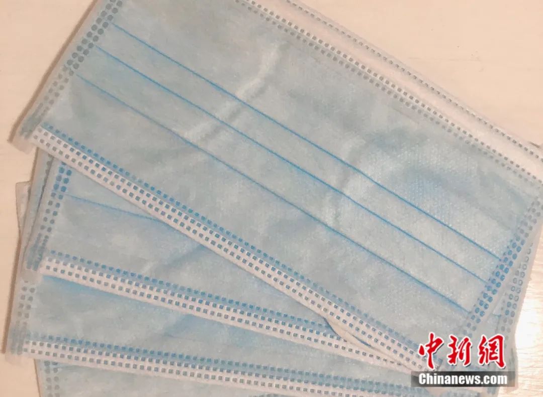 广州市越秀区东兴南路的一家药房售卖一次性医用护理口罩。孙秋霞 摄 广州市越秀区东兴南路的一家药房售卖一次性医用护理口罩。孙秋霞 摄
