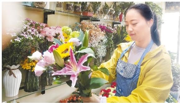 小花店承载大爱心——“龙氏花卉”董事长龙燕琼的公益之路