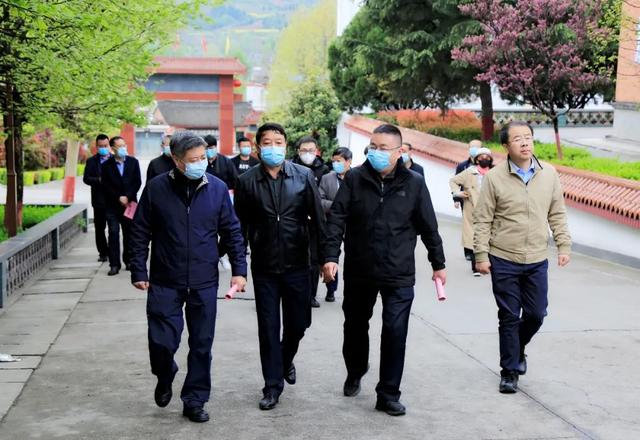 新华社甘肃分社社长任卫东一行调研红川酒业,在这方面给予赞扬