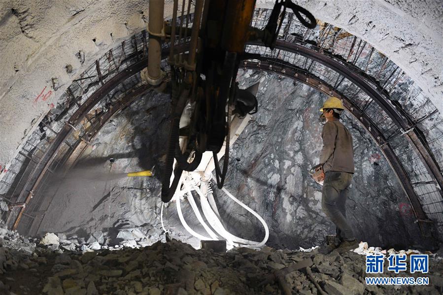 （经济）（1）中老铁路南联山隧道施工进展顺利