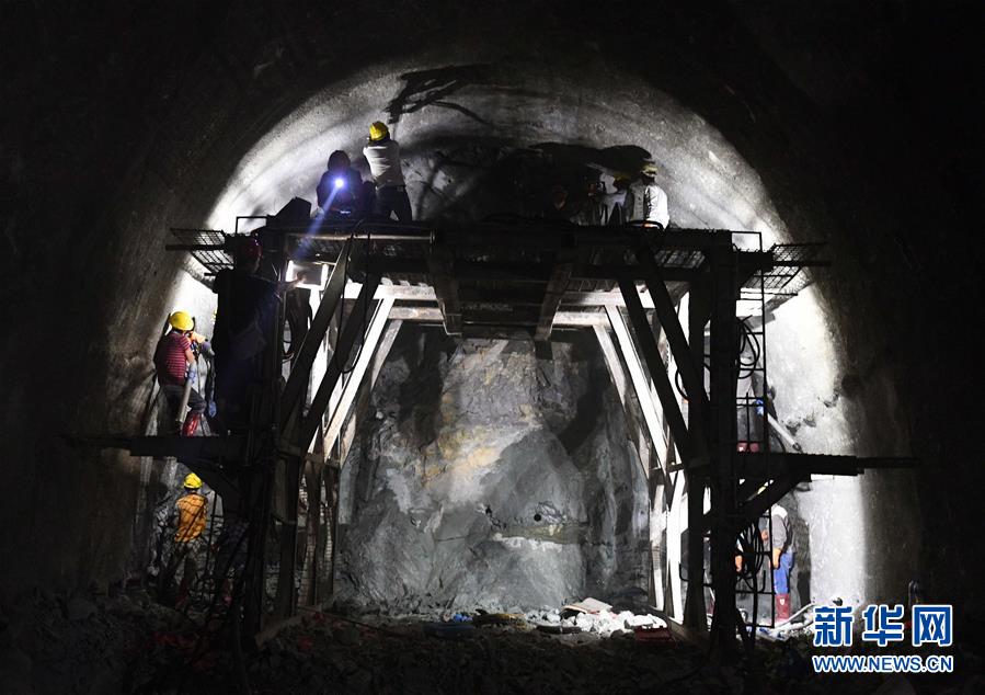 （经济）（2）中老铁路南联山隧道施工进展顺利