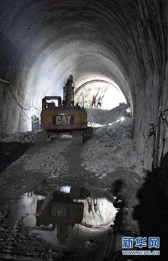（经济）（4）中老铁路南联山隧道施工进展顺利