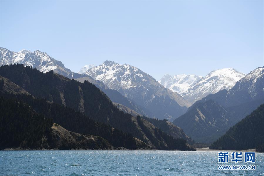 （社会）（4）新疆天山天池“开湖”