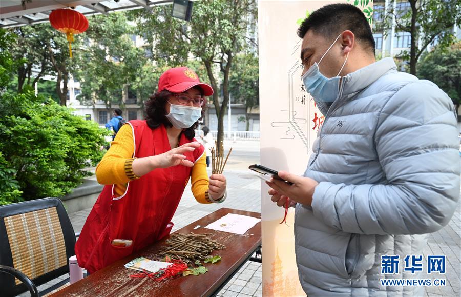 （社会）（1）福州：向市民免费送20万株茉莉花苗