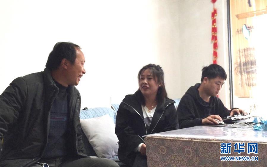 (在习近平新时代中国特色社会主义思想指引下——新时代新作为新篇章·习近平总书记关切事·图文互动)(1)“挪穷窝”“奔富路”——易地搬迁让贫困人口开启安居乐业新生活