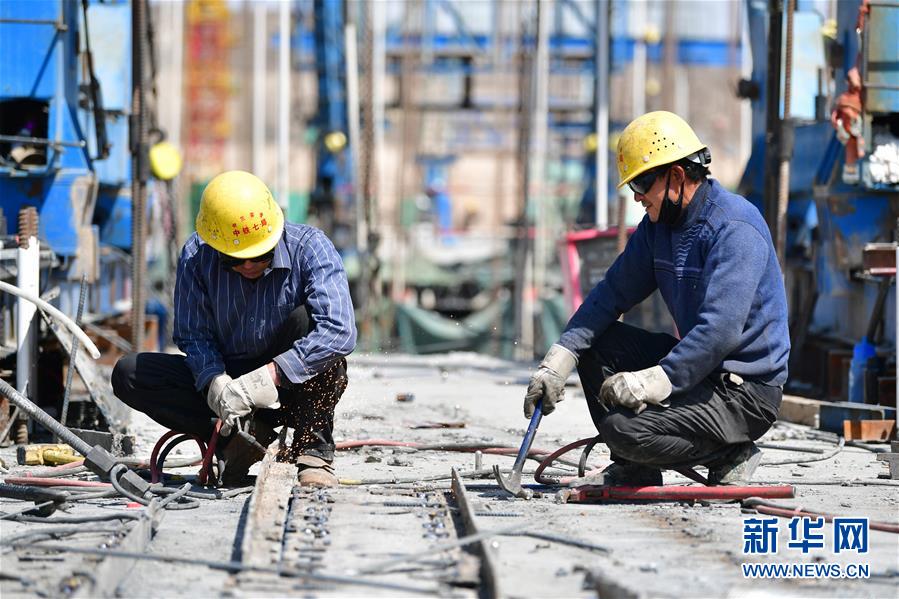 (经济)(3)中兰客专甘肃段加紧建设