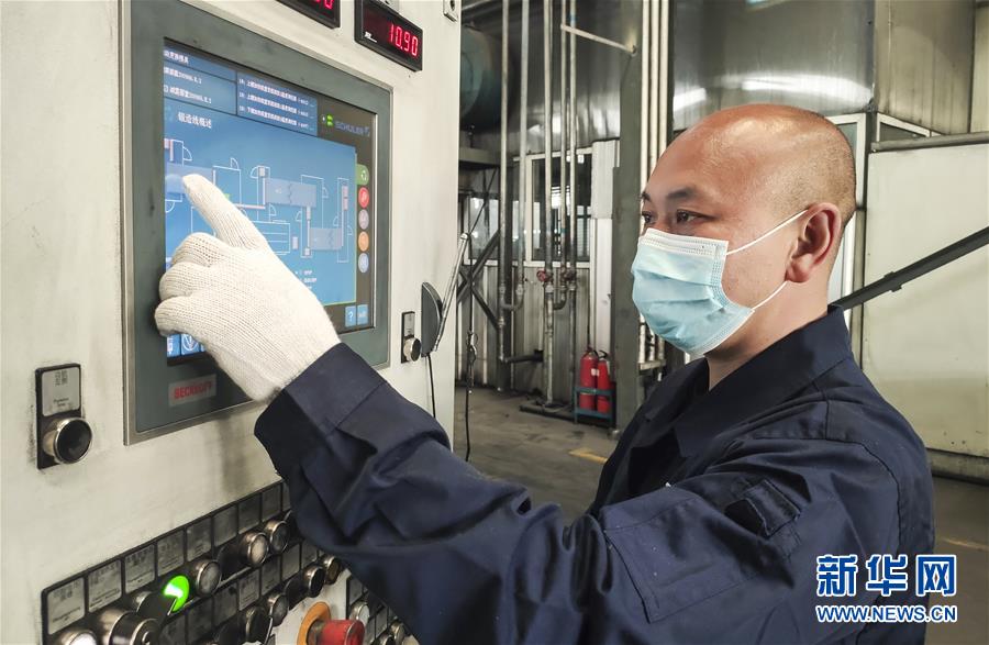 (在习近平新时代中国特色社会主义思想指引下——新时代新作为新篇章·习近平总书记关切事·图文互动)(2)汗水的味道——记录奋战在复工复产一线的劳动者