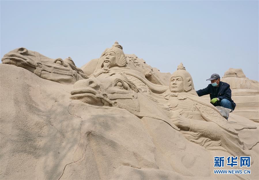 （社会）（2）河北秦皇岛：养护沙雕作品待客来