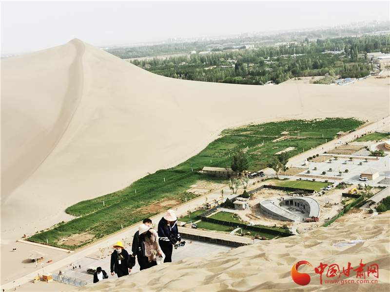 微视频| 敦煌“沙漠奇观”鸣沙山月牙泉旅游逐渐升温