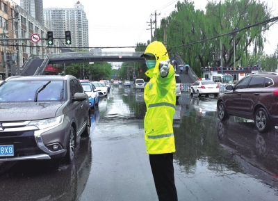 雨情急！多部门联动疏通保畅