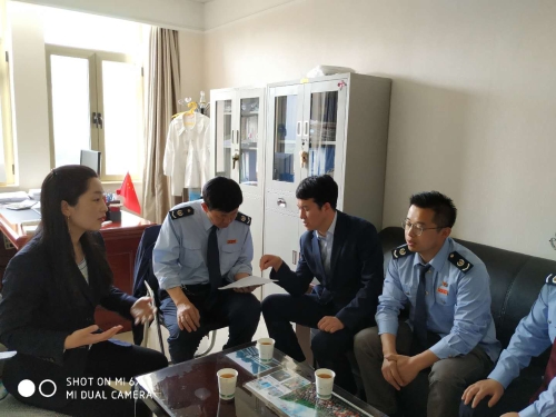 天水市秦州区税务干部深入天水四O七医院宣传政策.jpg