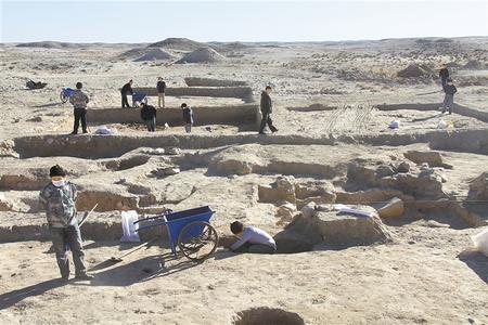 河西走廊早期玉矿遗址的发掘，考古人的真实工作状态