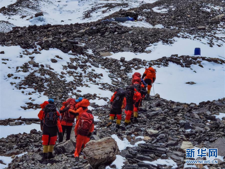 (2020珠峰高程测量)(1)2020珠峰高程测量登山队冲顶组再出发